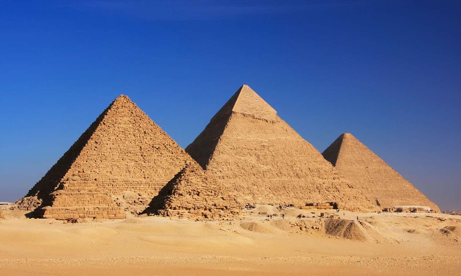 Read more about the article Golden Dunes & Timeless Temples of Egypt