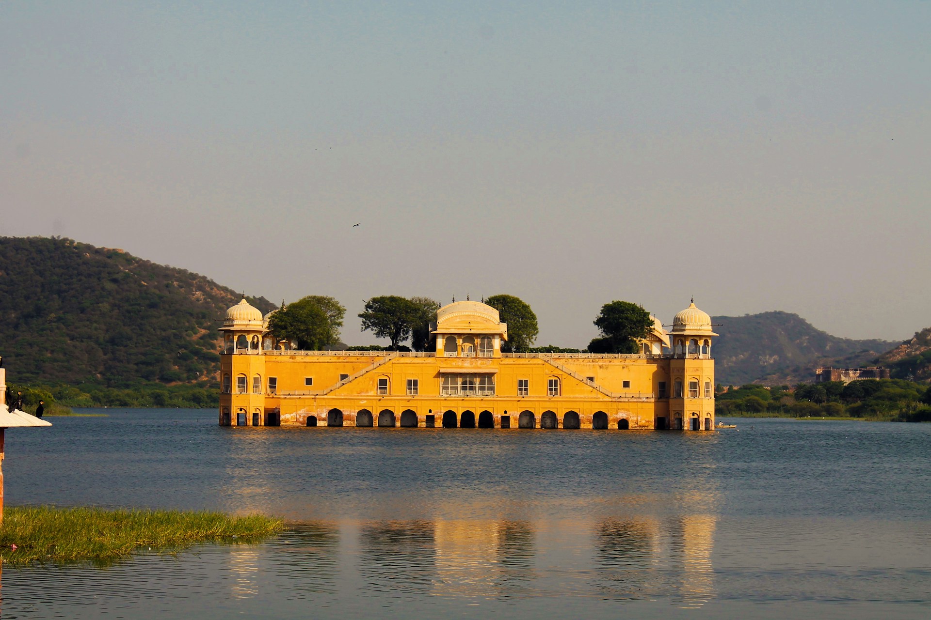 Read more about the article Royal Rajasthan Extravaganza: From Desert Forts to Hill Retreats