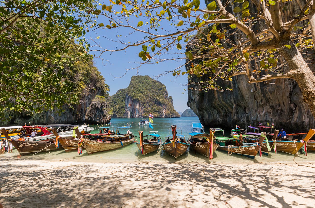 Read more about the article Thailand Adventure: From Vibrant Cities to Scenic Islands